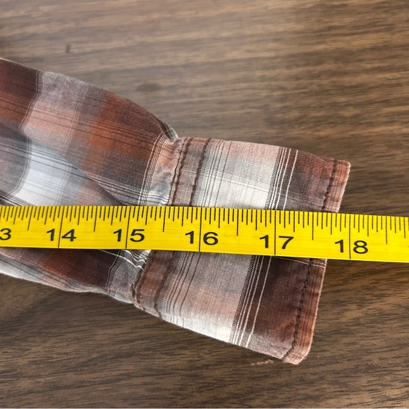 ❤️ Wrangler Kids Plaid Button-Down Shirt in Brown and White Youth (10-12) - Picture 9 of 10